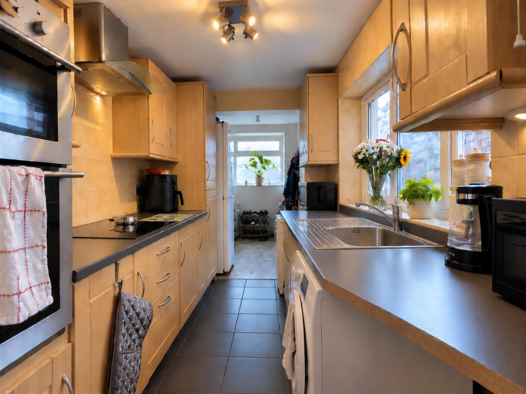 House in Enfield - View 4