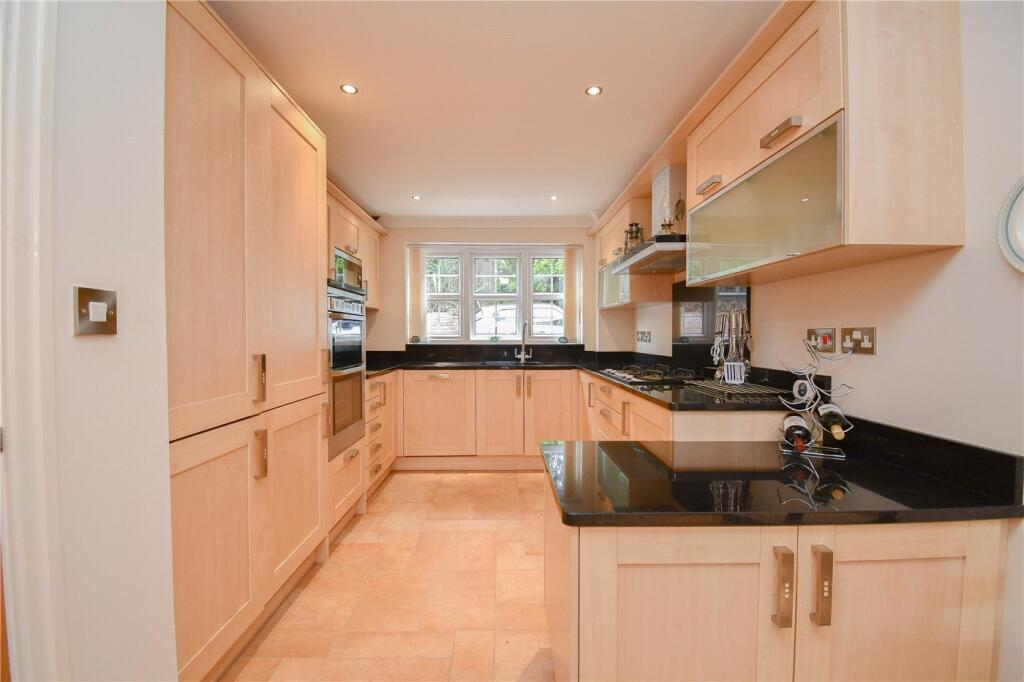 Roscote Close, Heswall, Wirral photo 4