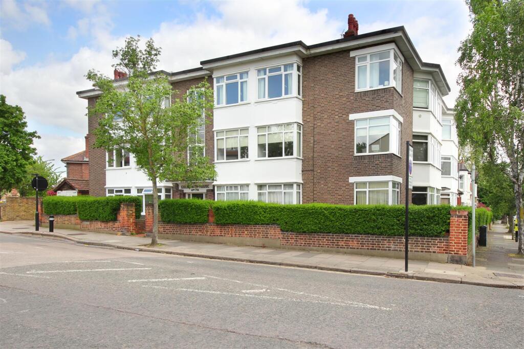 2-bed flat on Shakespeare Road, £435,000