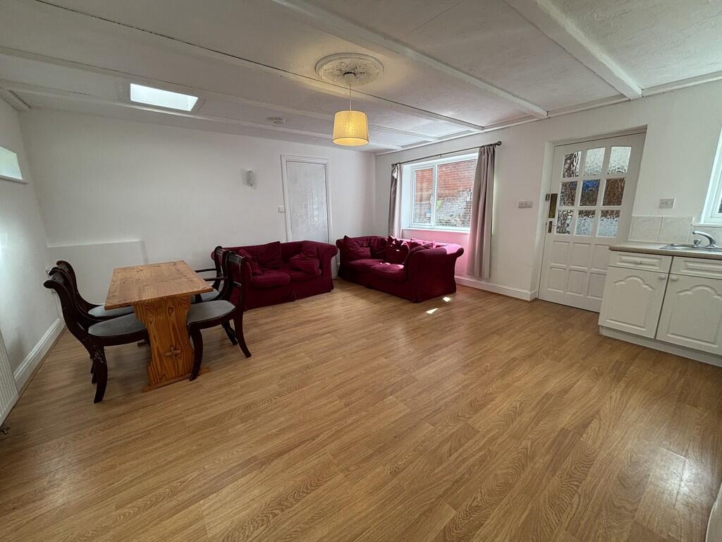 Main image of property: Shaftesbury Avenue