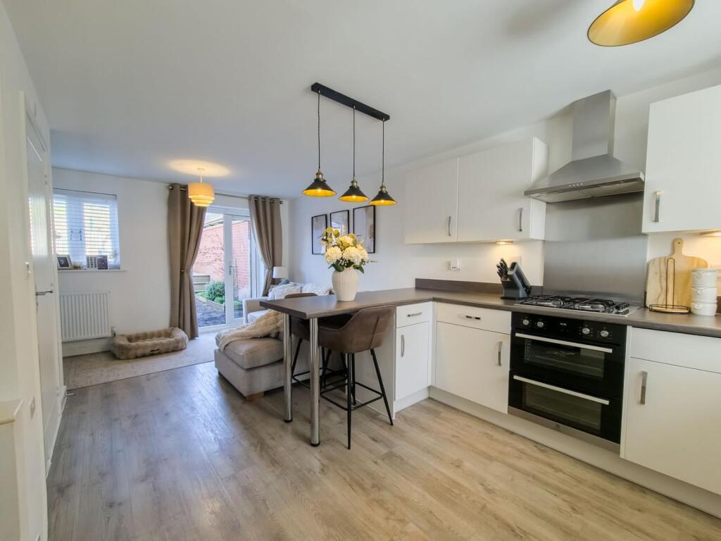 House in Towcester, West Northamptonshire - View 3