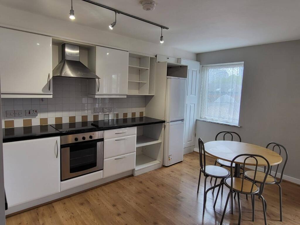Apartment in Salford, Greater Manchester - View 5