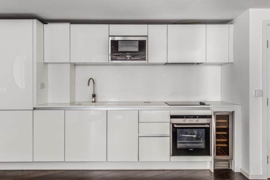 Apartment in London, St Luke's, Finsbury - View 4
