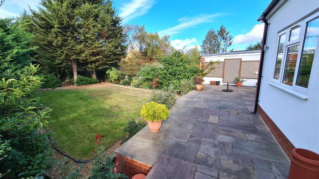 Oakroyd Close, Potters Bar, EN6 photo 4