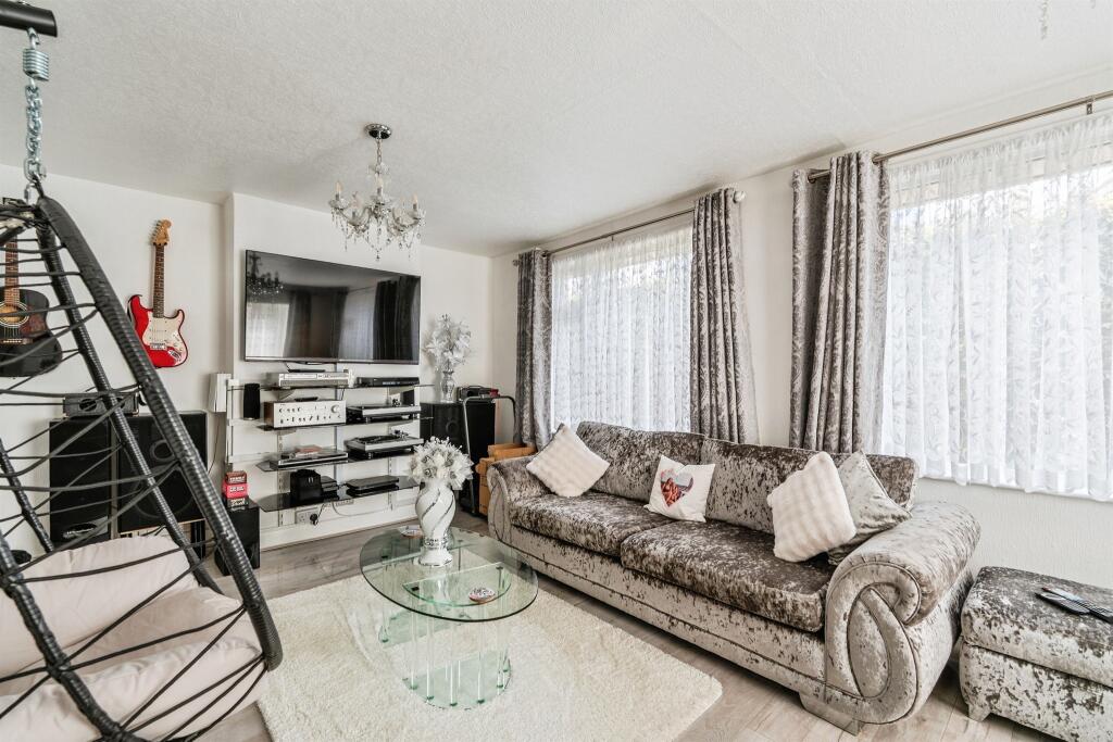 House in Southampton - More