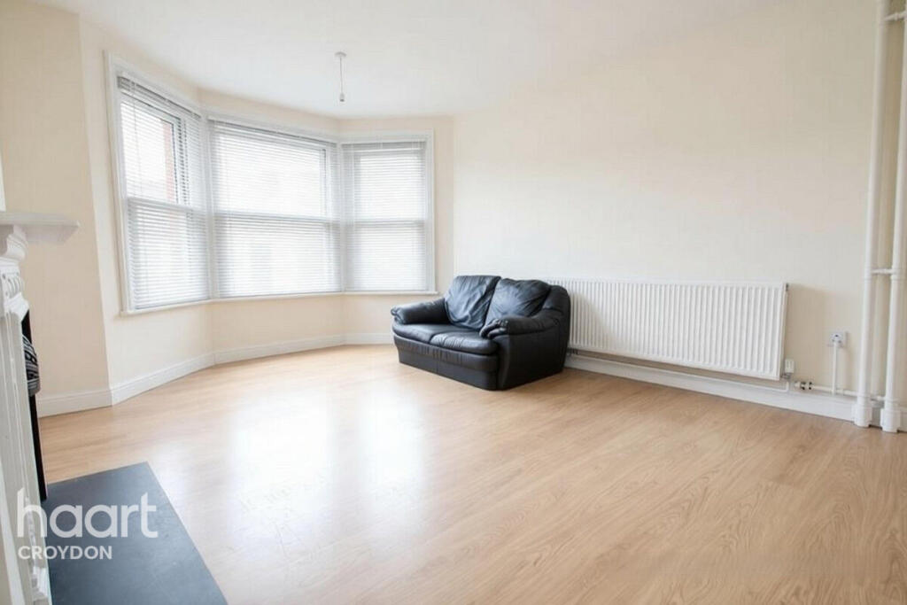 Apartment in Croydon - View 3