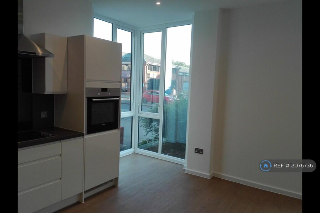 Apartment in Slough - View 4