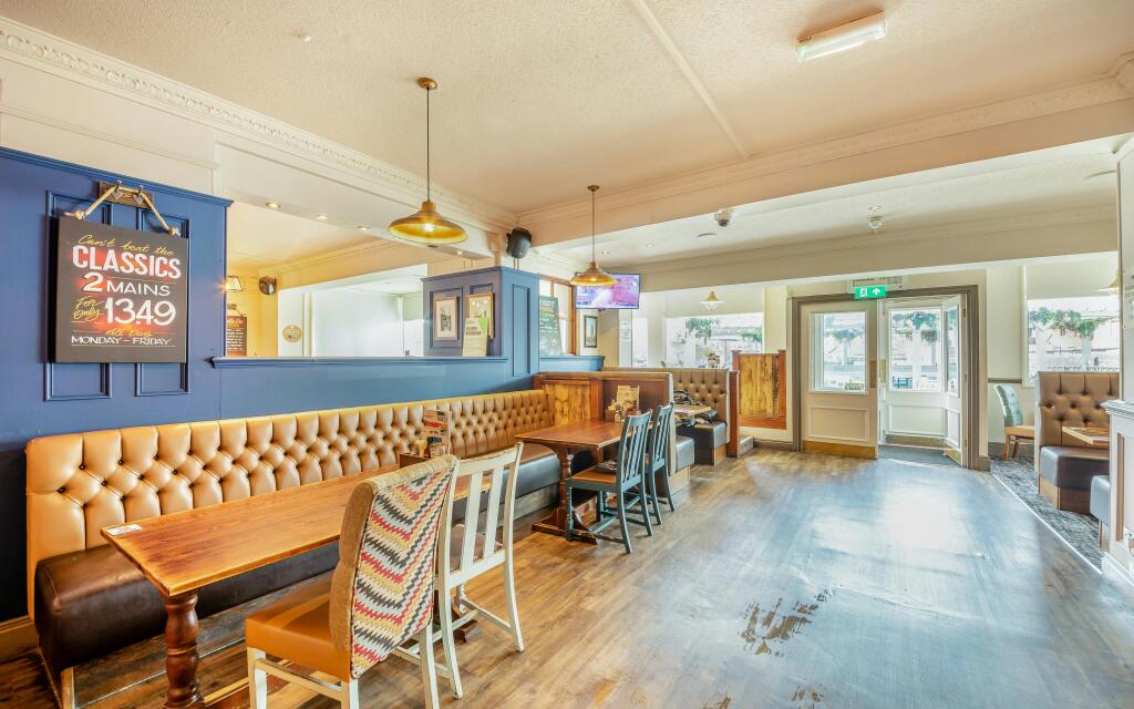 8644242-interior11.jpg
