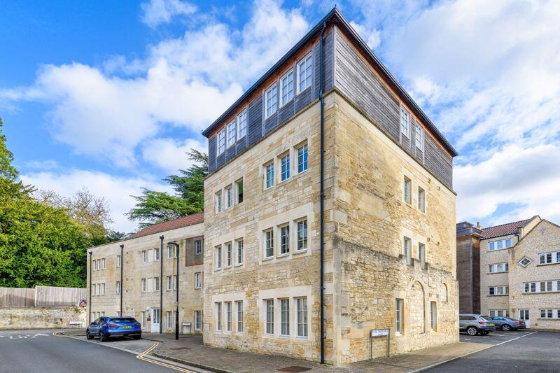 1-bed flat on Bradford on Avon, £172,500