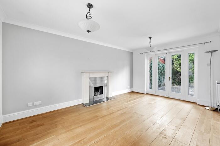 House in Epping Forest, Ongar - View 4
