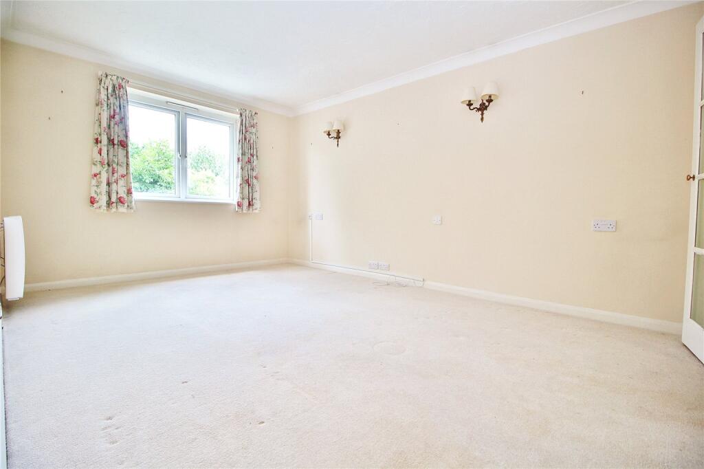 Apartment in Worthing, West Sussex - View 2