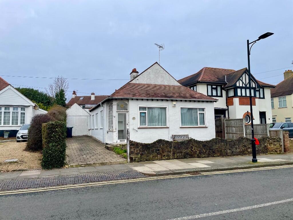 Main image of property: Western Road, Leigh-On-Sea, Essex, SS9