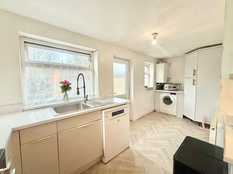 10, Calnwood Road photo 5