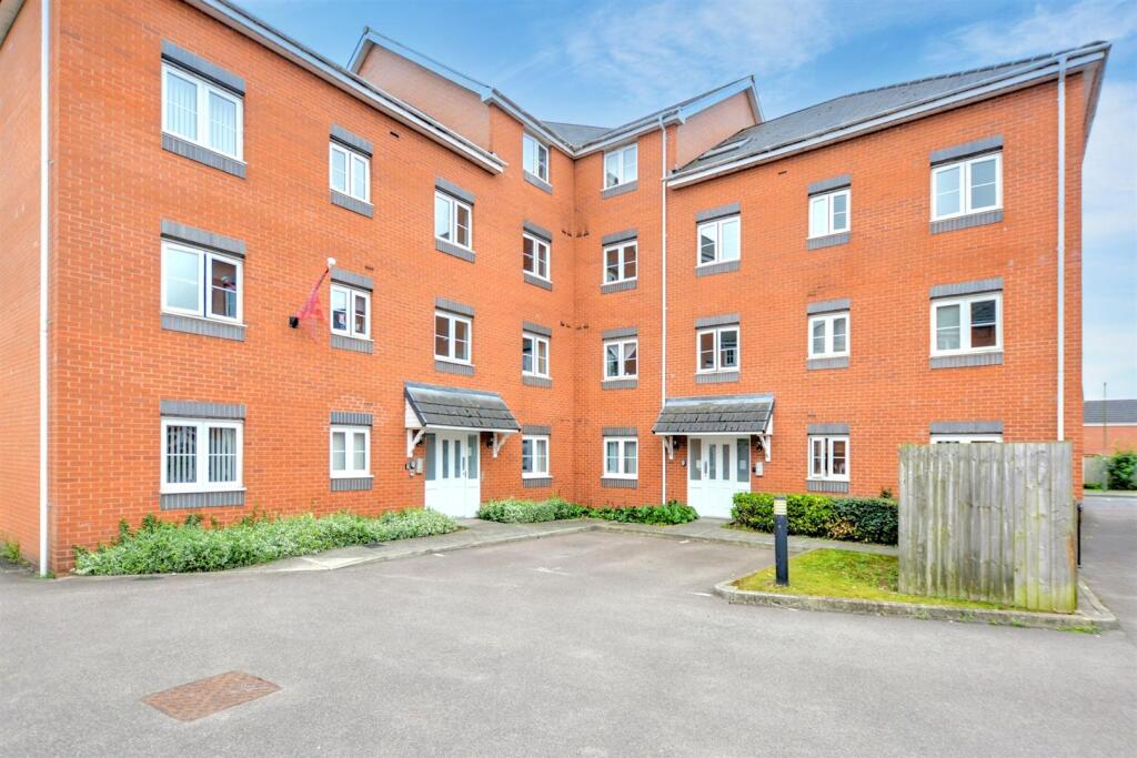 2-bed flat on Cowslip Meadow, Draycott, £115,000