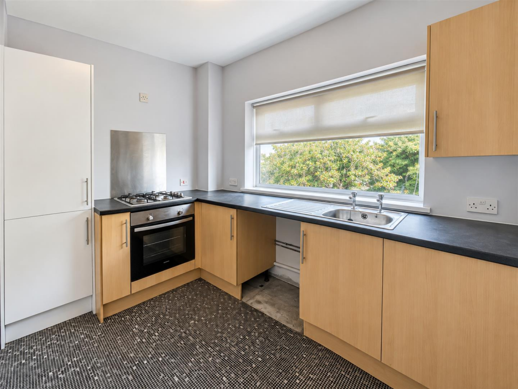 Apartment in Cardiff, Llandaff North - View 2