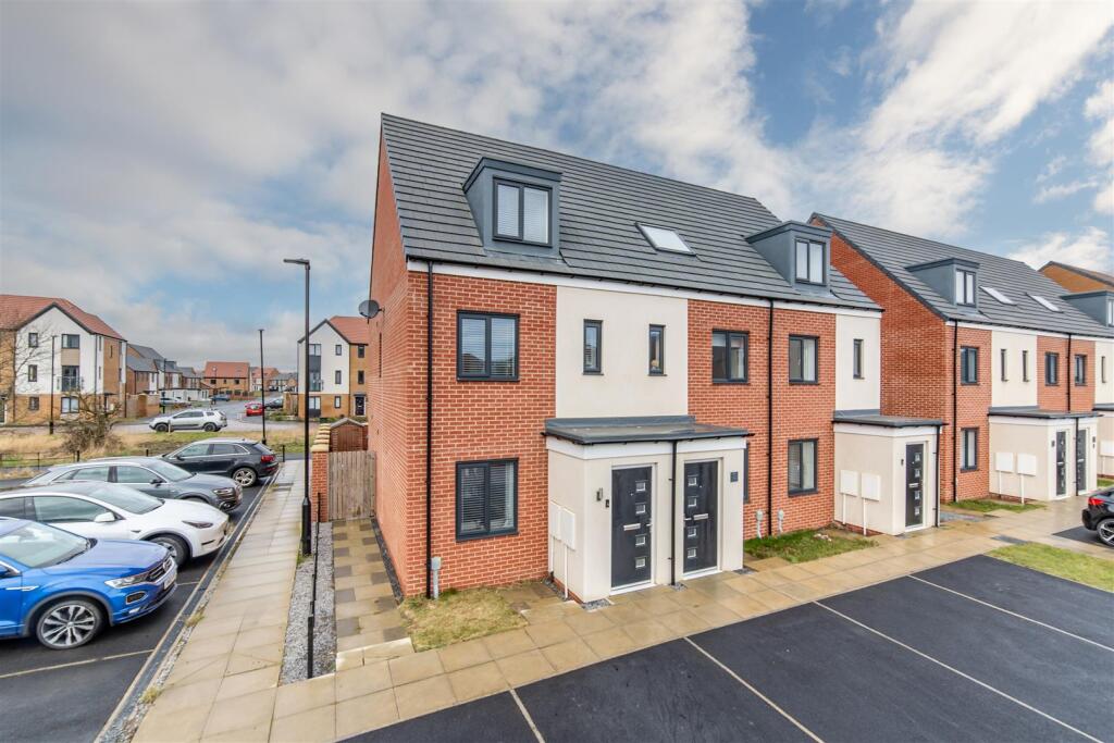 3-bed other on Wisteria Place, Great Park, NE13, £215,000