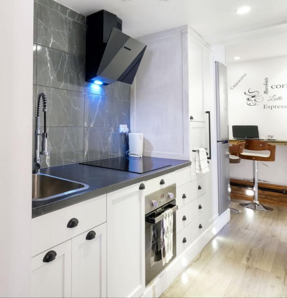 Apartment in Slough - View 5