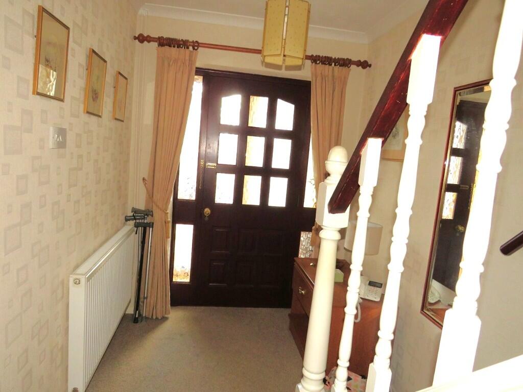 Clarkebourne Drive, Little Thurrock, Grays, Essex, RM17 photo 3