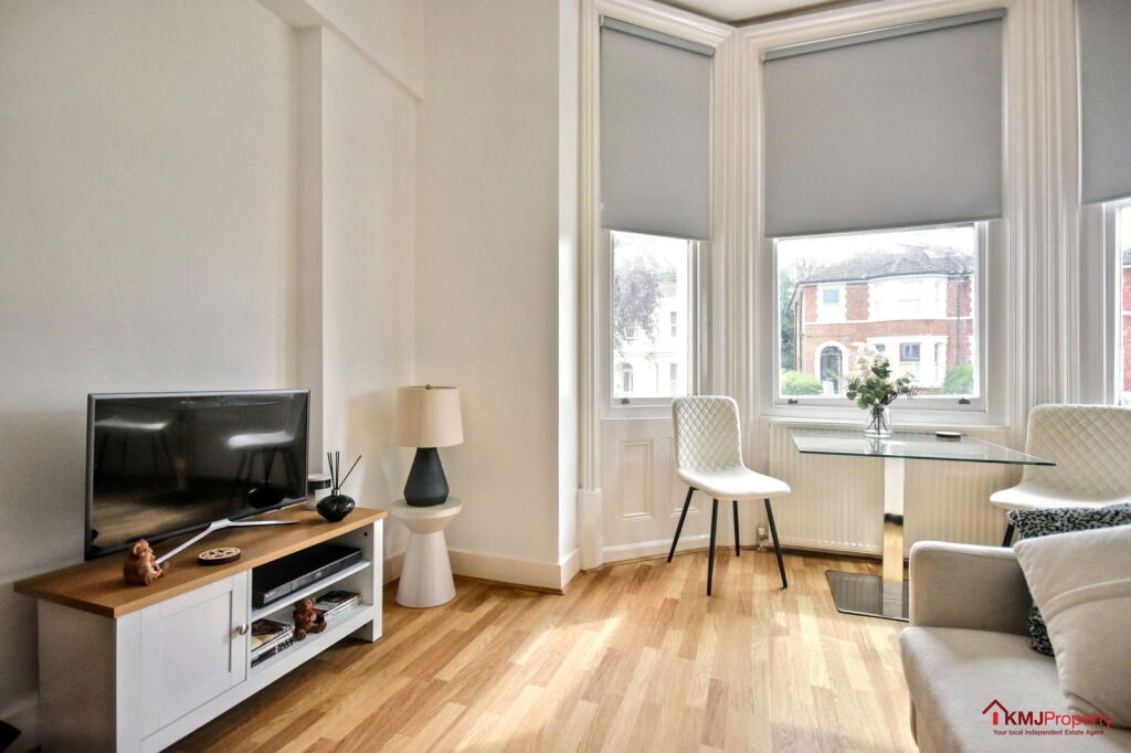 Main image of property: 55, Upper Grosvenor Road, Tunbridge Wells