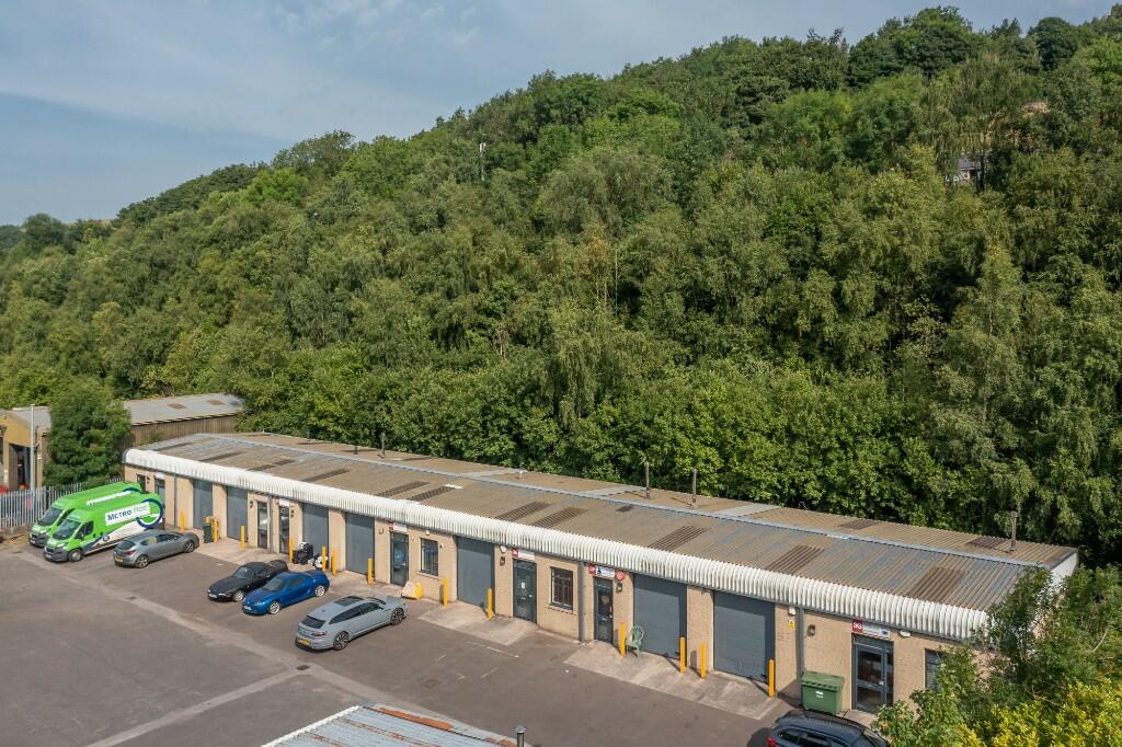 Main image of property: 3B Spa Fields Industrial Estate, New Street, Huddersfield, West Yorkshire, HD7