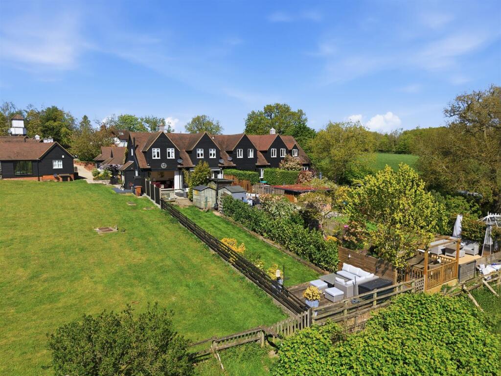 Main image of property: HIGHFIELD FARM - MANGROVE LANE - SG13