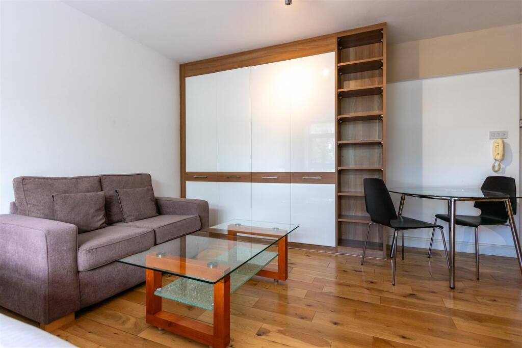 Studio flat for rent