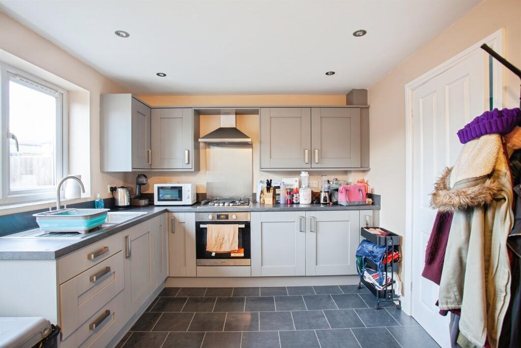 Poplar Avenue, Thrybergh, ROTHERHAM photo 4