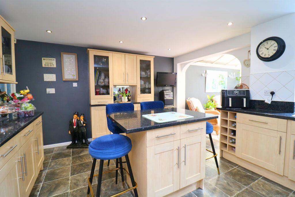 Burghley Drive, West Bromwich photo 3