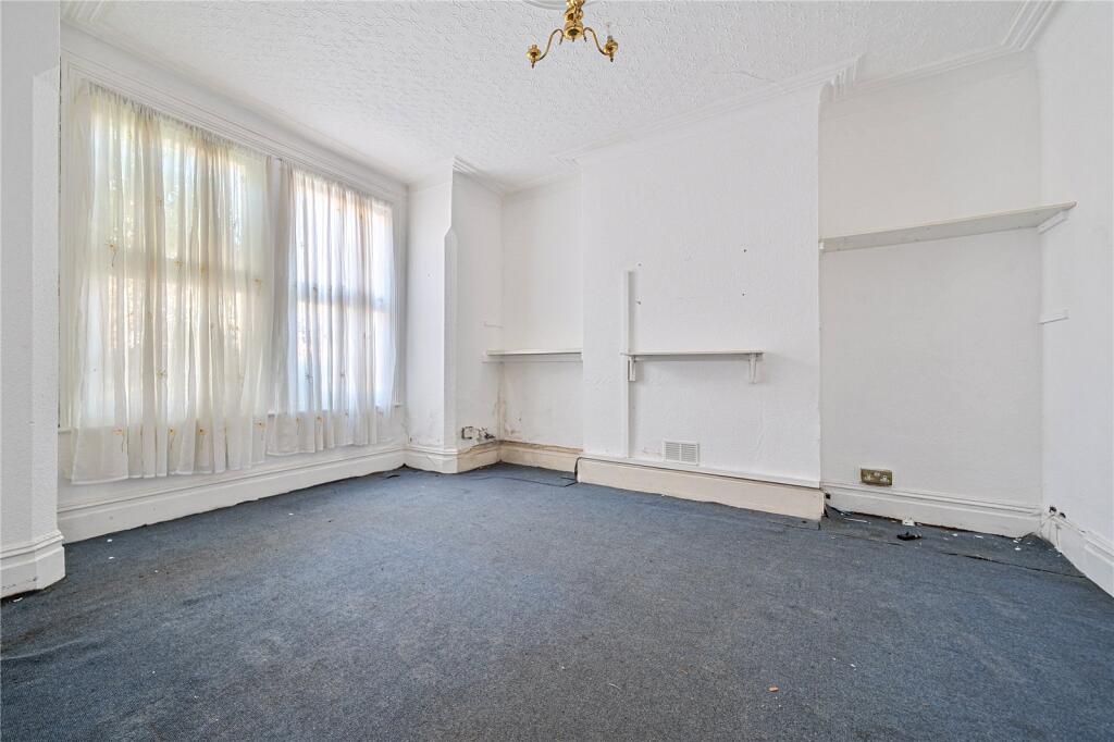 Coldfall Avenue, London, N10 photo 3