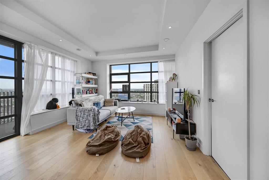 Main image of property: Defoe House, Canary Wharf, E14