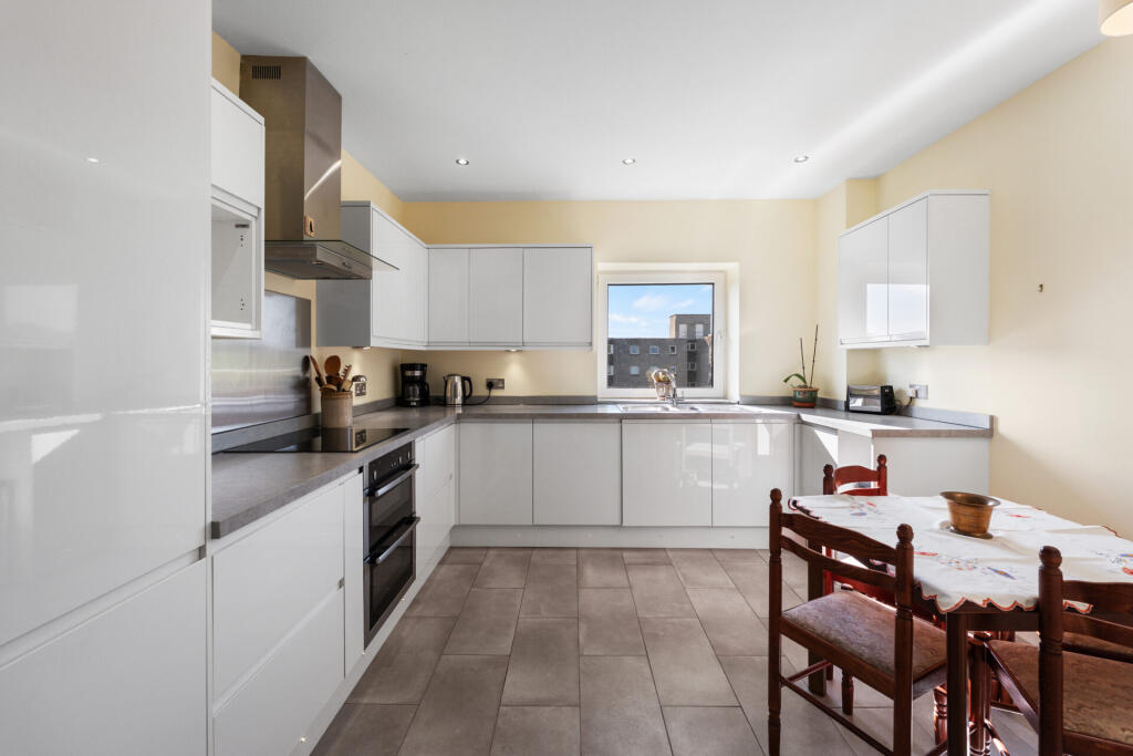 Apartment in Glasgow, Hillfoot, East Dunbartonshire - View 6