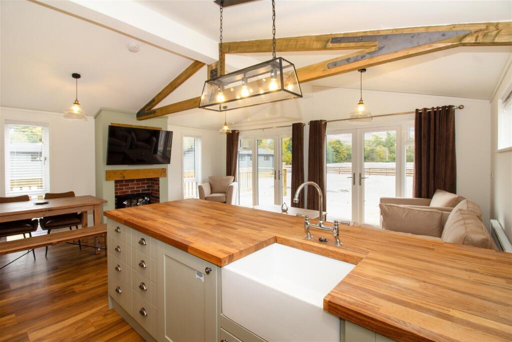 Lodge 15, Loch Ness Highland Resort, Fort Augustus, PH32 4BG photo 5