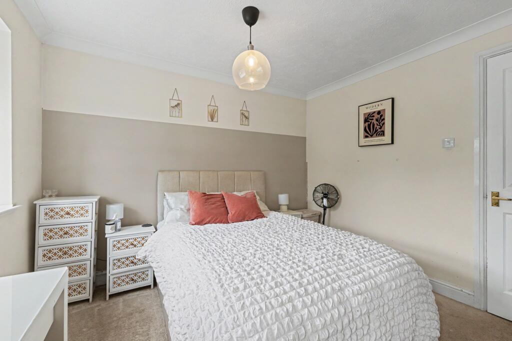St. Matthews Close, Evesham, WR11 photo 4