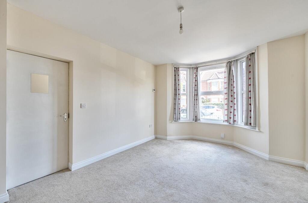 Apartment in Eastleigh, Newtown - View 4