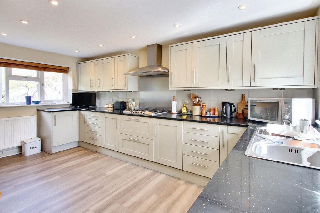 Chaffinch Avenue, Shirley - View 3