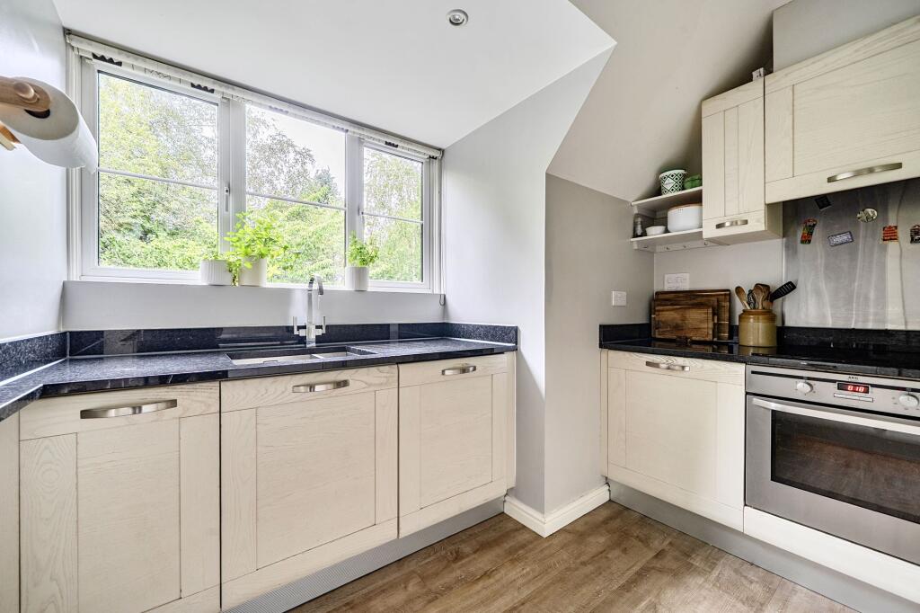 Apartment in Guildford - View 4