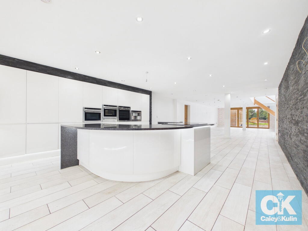 House in Stoke-on-Trent - More