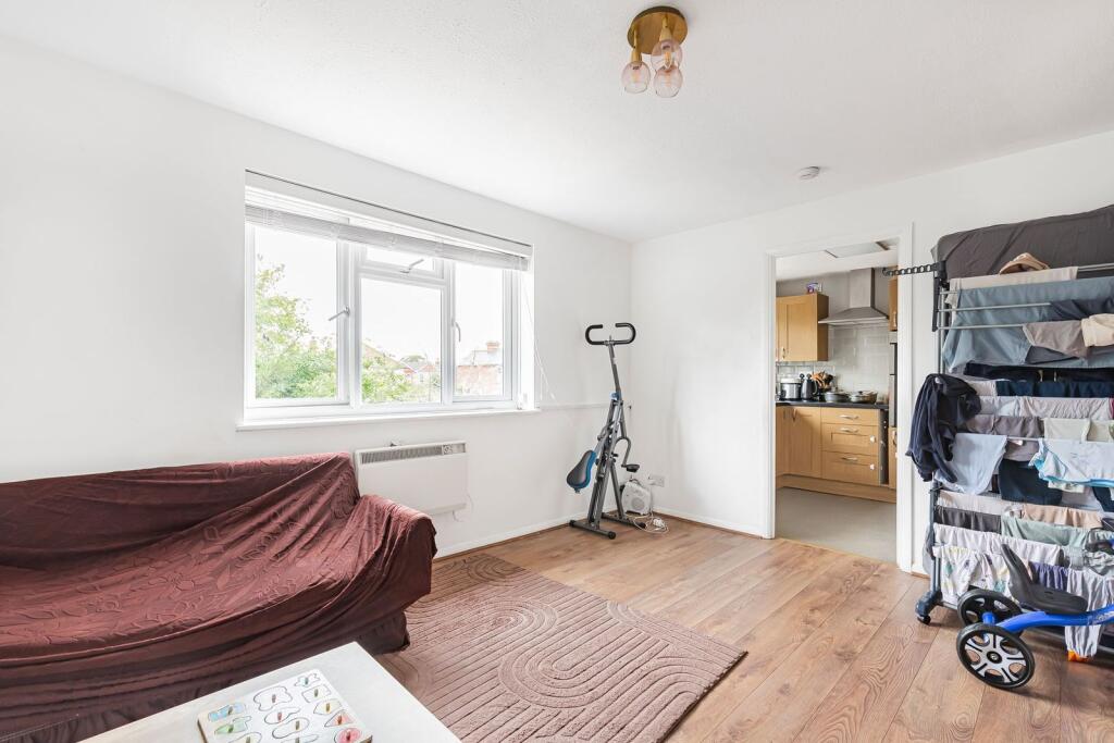 Apartment in Twickenham - View 5