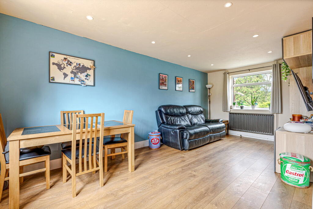 Blue Banks Avenue, Glen Parva, Leicester, LE2 9JA photo 4