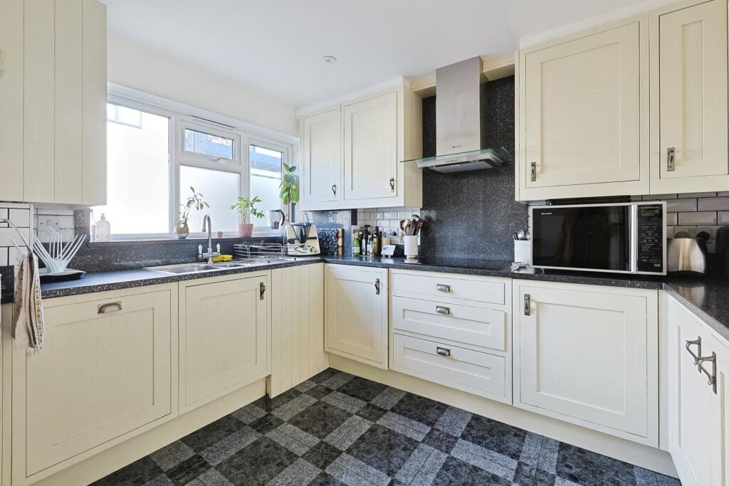 Apartment in London - More