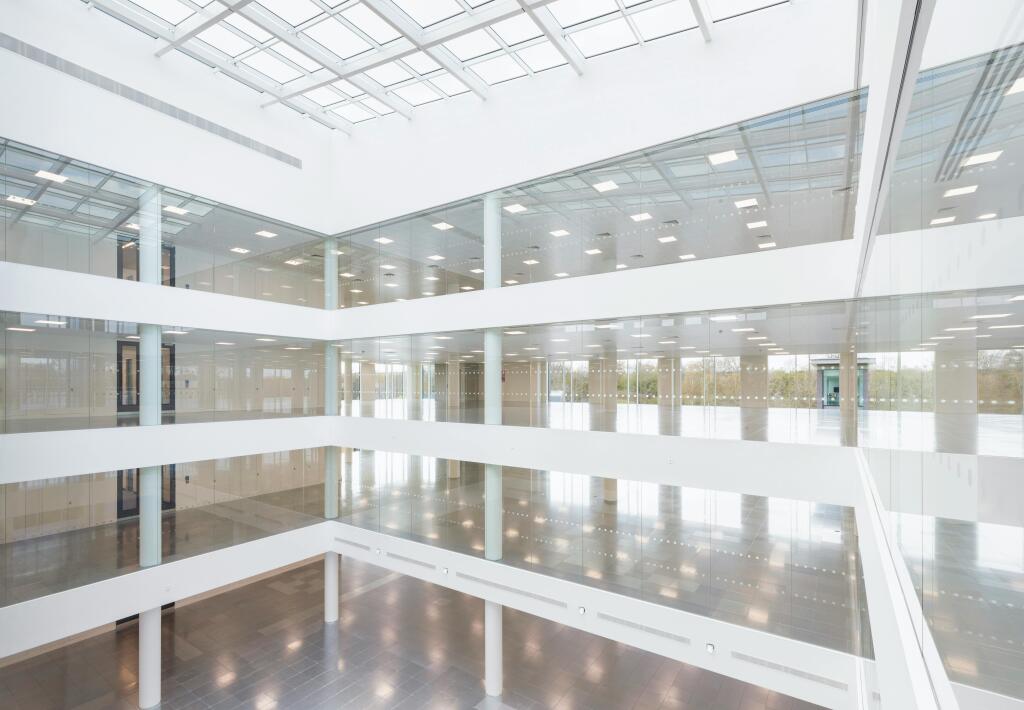 Full height atrium