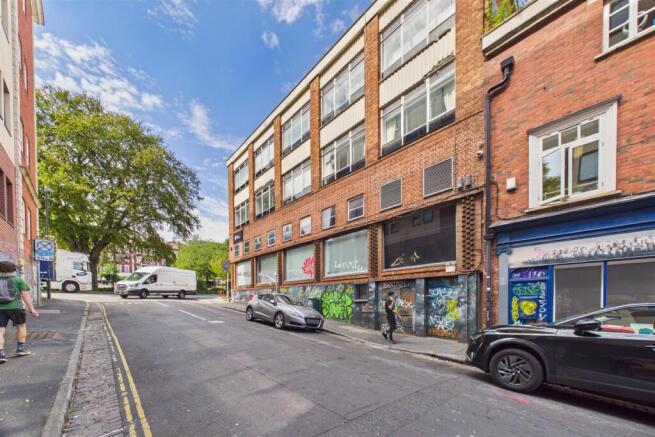25 King Square, Stokes Croft, Bristol BS2 8JN | Fr