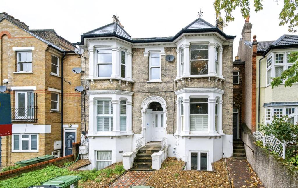 3-bed flat on Lewin Road, SW16, £550,000