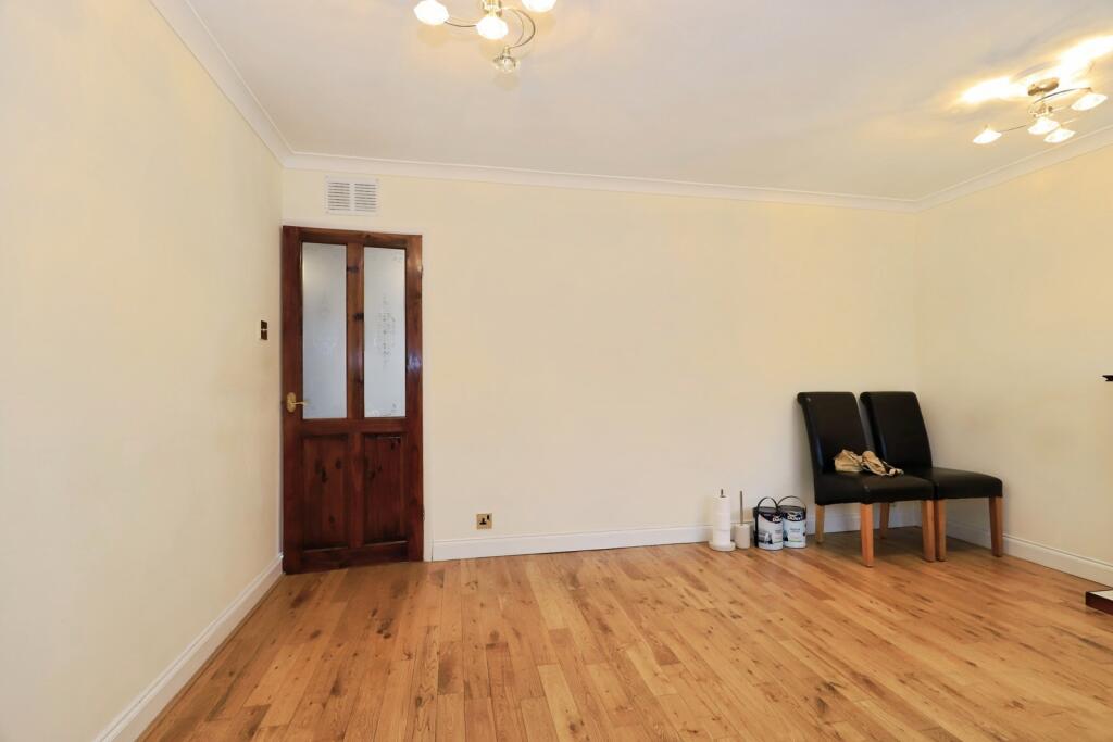 Roxby Gardens, Farndale Estate, Wolverhampton, WV6 photo 3