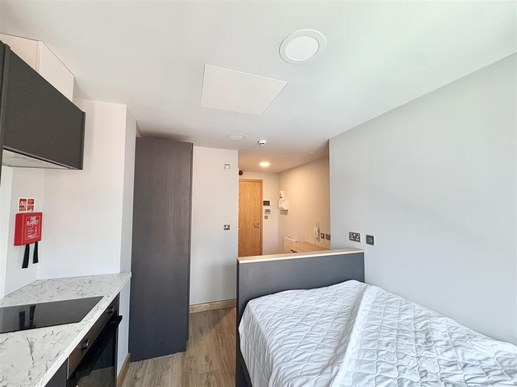 Main image of property: Third Floor Studio, Felix Apartments