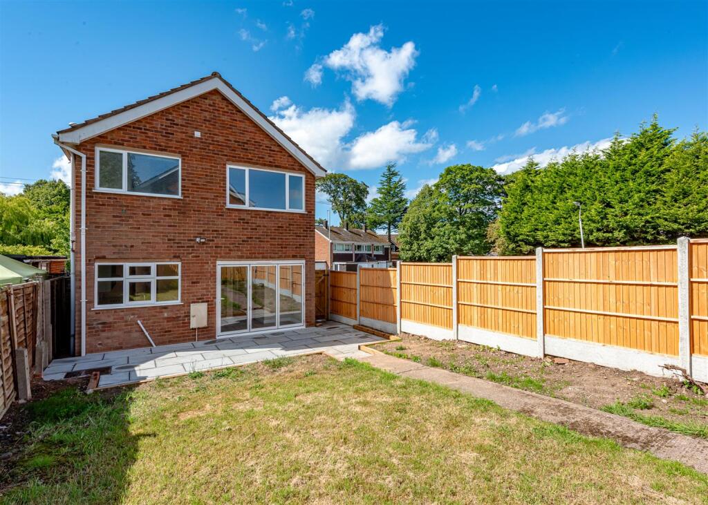 2 Sandhurst Drive, Wolverhampton photo 3