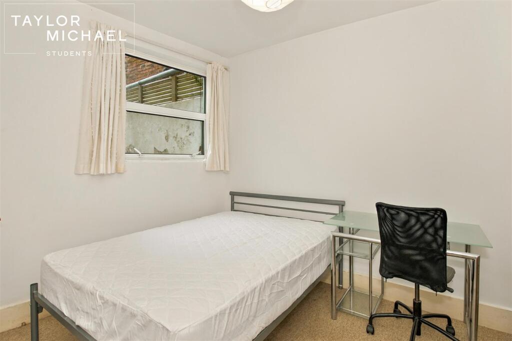 6 bedroom terraced house for rent