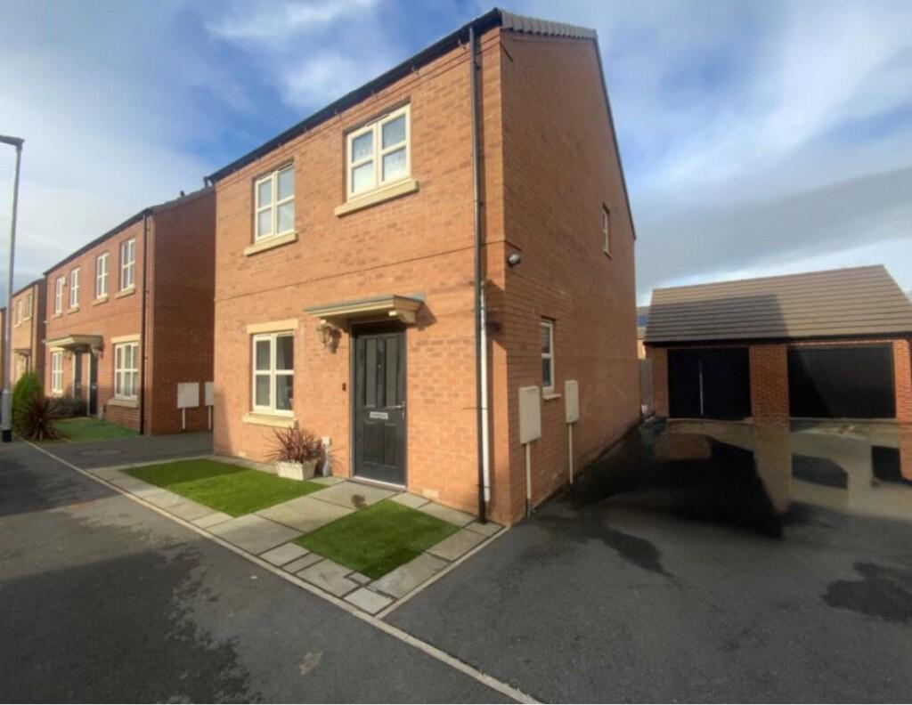 3-bed detached on Swift Way, Castleford, West Yorkshire, WF10, £255,000
