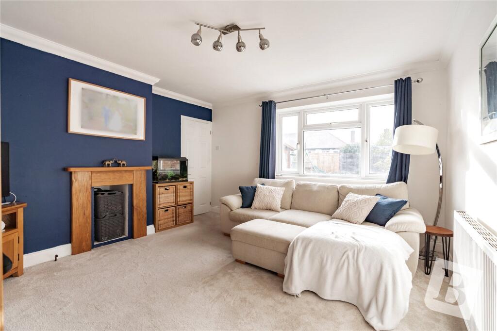 Sandringham Road, Pilgrims Hatch, Brentwood, Essex, CM15 photo 3
