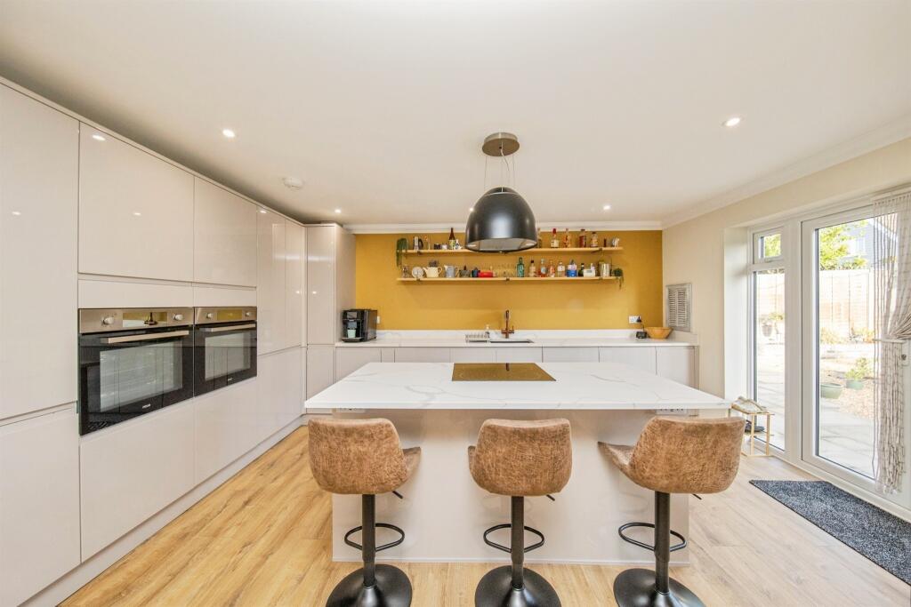 Holyrood Close, Ipswich photo 4